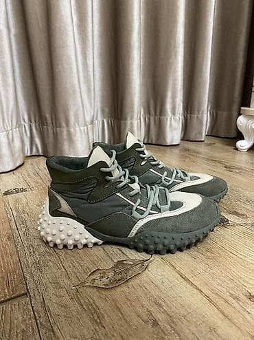 Продаю кроссовки. Турецкие, куплены в Стамбуле. Носила 2 раза. Размер