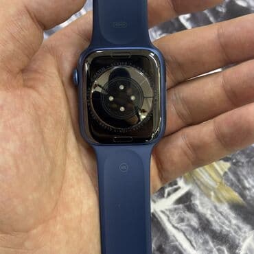 Детские смарт-часы: Apple Watch 7 45 ММ Зарядка в комплекте коробка Состояние на фото — 7