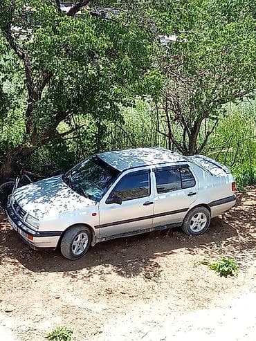 Унаа сатуу: Volkswagen Vento: 1993 г., 1.8 л, Кол менен иштөөчү, Бензин, Седан — 4