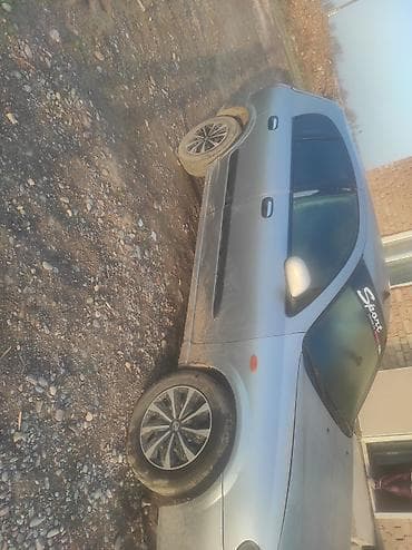 Nissan Almera: 2003 г., 1.8 л, Механика, Бензин, Хэтчбэк