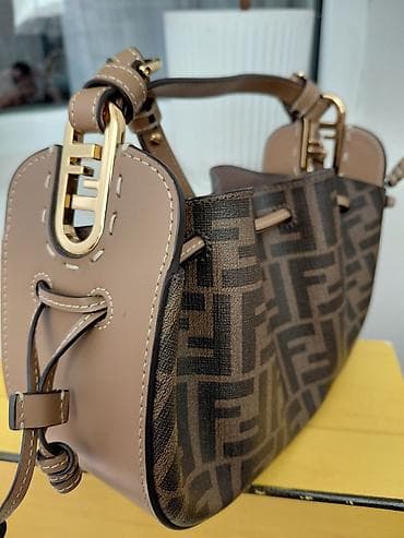 fendi: Сумка Fendi Roma, модель-бакет с культовым монограммным принтом FF. - — 6