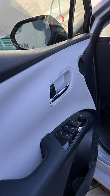 акрапович цена: Toyota Prius: 2017 г., Гибрид, Хэтчбэк — 8