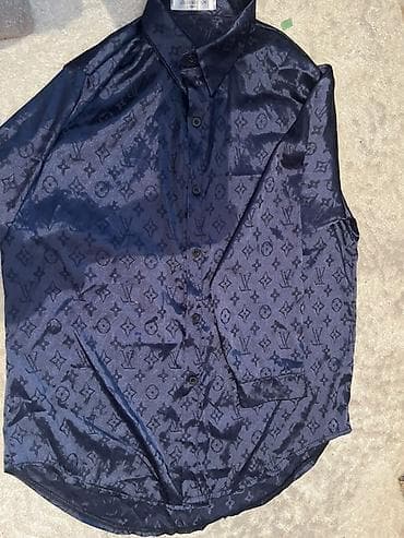 Женская рубашка с длинным рукавом, темно-синяя, на пуговицах. Ткань с at lalafo.kg Женская рубашка с длинным рукавом, темно-синяя, на пуговицах. Ткань с