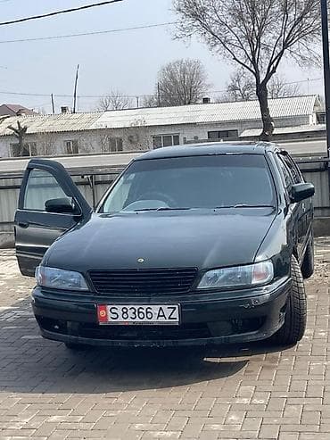 Продаётся седан темно‑зеленого цвета. Основные особенности: - Кузов с