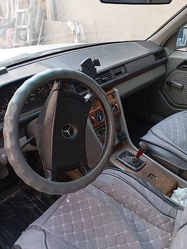 a6 c6: Mercedes-Benz W124: 1990 г., 2 л, Механика, Бензин, Седан — 4