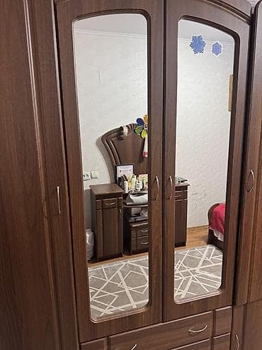 metta samurai: Спальный гарнитур, Б/у, Двуспальная кровать, Трюмо, Тумба, МДФ, цвет - Коричневый — 2