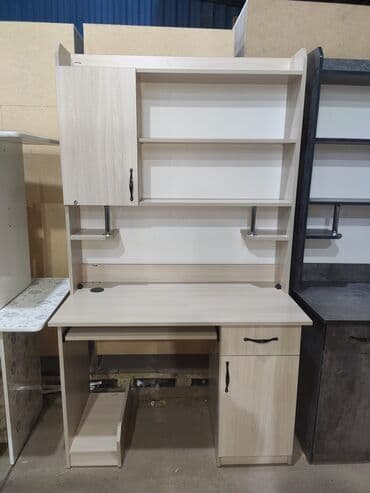 письменный стол с полками: Компьютердик үстөлү, Жаңы, Текчелери бар — 4