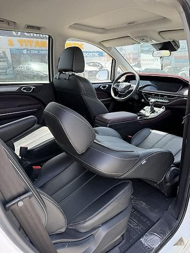 автомобильные ключи набор: GAC GN8 (Trumpchi) — 7‑местный минивэн белого цвета Основные — 9