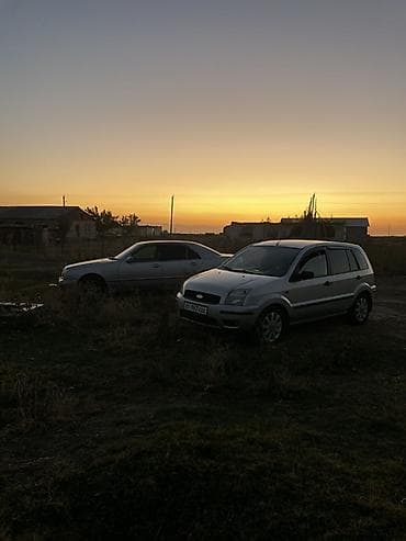 не находу авто: Ford Fusion: 2003 г., 1.4 л, Робот, Бензин, Хэтчбэк — 4