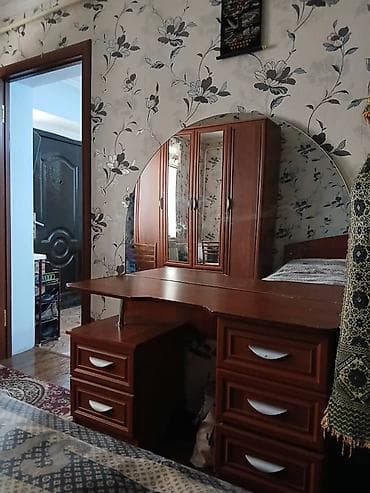 тумбы ош: Уктоочу бөлмө гарнитуру, Колдонулган, Эки кишилик керебет, Тумба, Шкаф, Орусия, Өзү алып кетүү, түсү - Күрөң — 1