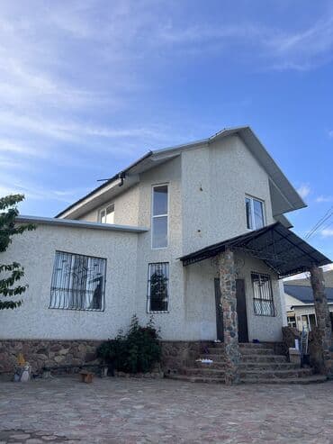 дом в красная речка: Таунхаус, Дом в центре Чолпон аты Чолпон-Ата, Унаа токтотуучу жай, унаа туруучу жай, Коргоодогу аймак, Футбол талаасы — 1