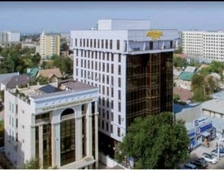 куплю дом под бизнес: Сдаю Офис, 50 м², В бизнес центре, 1 линия — 4