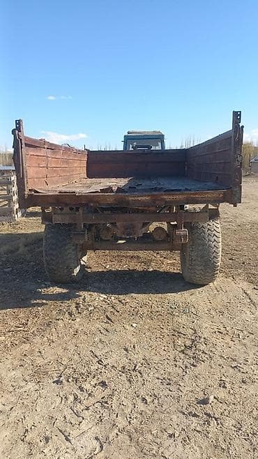 перья: Трактор с навесным оборудованием и прицепом - Колесный трактор с — 4