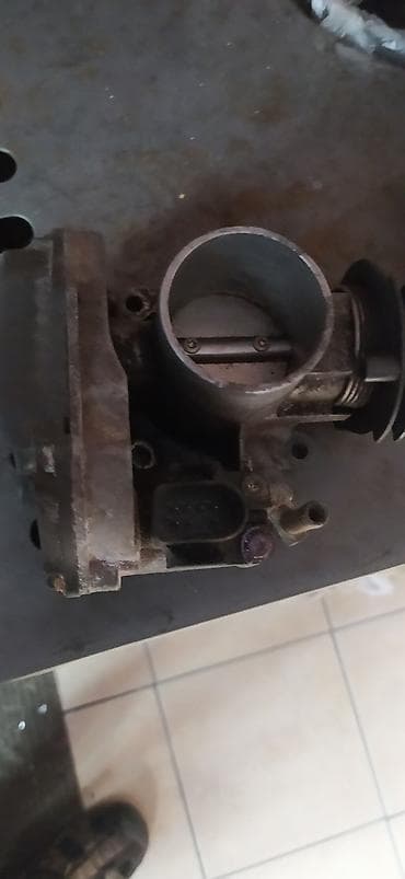 golf: Дроссельная заслонка Volkswagen 1995 г., Оригинал — 1