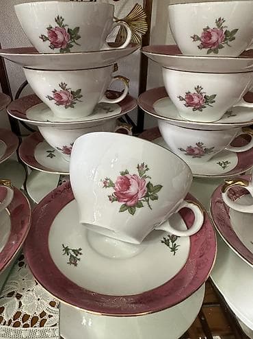 Посуда: Розы, розы! 
Чайные пары с тарелочками на 12 персон.
Производство ГДР! — 3