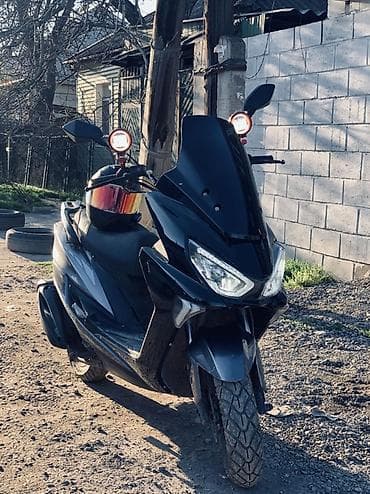 r16 225 55: Скутер/макси-скутер класса 125–150 см³ (визуально ближе к формату GT) — 2