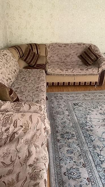 Угловой диван, C подушками