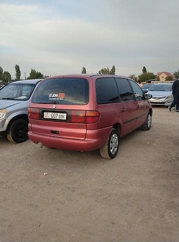 Унаа сатуу: Volkswagen Sharan: 1998 г., 2 л, Кол менен иштөөчү, Бензин, Вэн/Минивэн — 2
