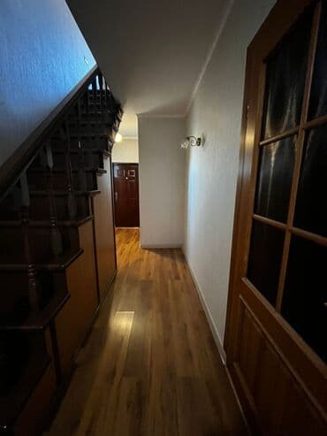 сдаю дом в токмоке: Сдаю дом двух этажный на долгий срок!!! Центр конализациягаз,трёх — 4