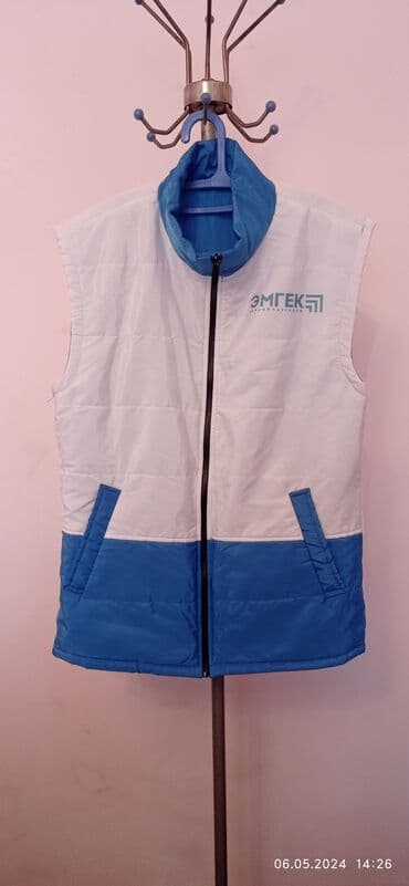 срочно в связи с переездом: НОВЫЕ 2 безрукавки, 46-48-50р., и 52р., 2-сторонние, ЦЕЛЫЕ, ЧИСТЫЕ — 5