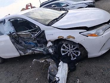 Продается аварийная Toyota Camry Hybrid (седан, белый цвет) — на — 4