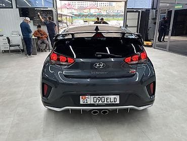 9: Hyundai Veloster: 2018 г., 1.6 л, Механика, Бензин, Лифтбек — 4