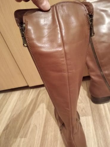 женская модельная обувь больших размеров: Продаю демисезонные сапоги 38 размер, коричневые, с высоким голенищем — 9