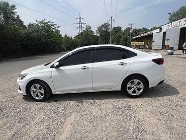 Chevrolet: Chevrolet : 2021 г., 1 л, Типтроник, Бензин, Седан — 4