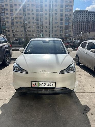 мобиль: Электромобиль NETA v (белый, хэтчбек/компактный седан) Ключевые — 1