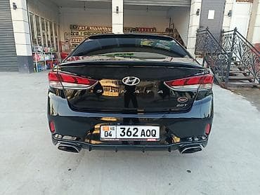 авто левый руль: Черный седан бизнес-класса с выразительным спортивным обликом — 7