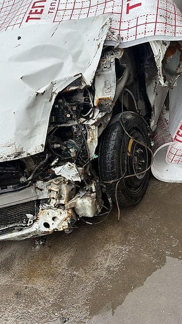 скупка битых авто: Honda Stream: 2001 г., 2 л, Автомат, Бензин, Минивэн — 6