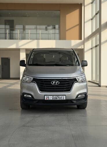 Hyundai Starex: 2018 г., 2.5 л, Автомат, Дизель, Минивэн