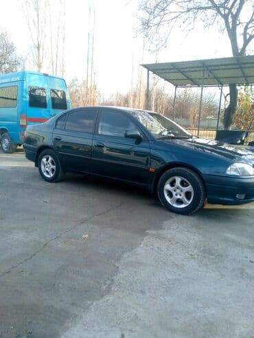 Toyota Avensis: 2000 г., 2 л, Механика, Бензин, Седан
