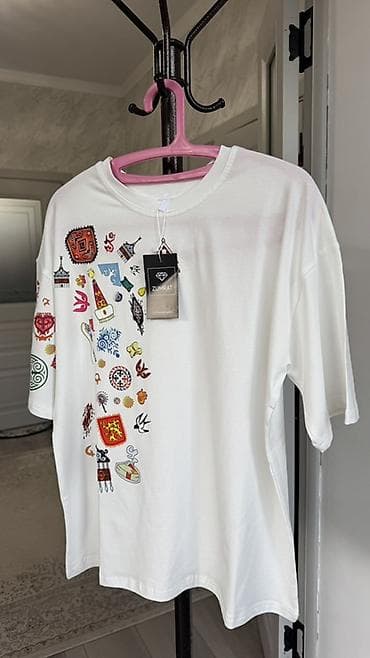 кыргыз кийимдери: Футболка ZUMRAT с этническим принтом - Материал: хлопок (мягкое — 2