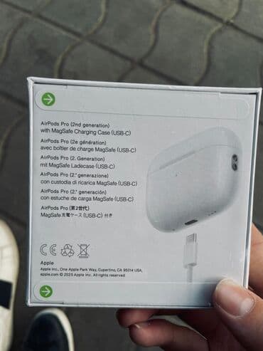 Чехлы и сумки для ноутбуков: Новые запечатанные AirPods в наличии! Продам оригинальные наушники в — 3