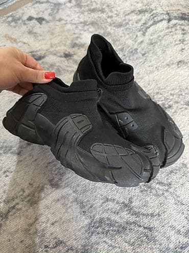 кроксы 39: Кроссовки, размер 37, обувала их но размер не подошел. Состояние — 1