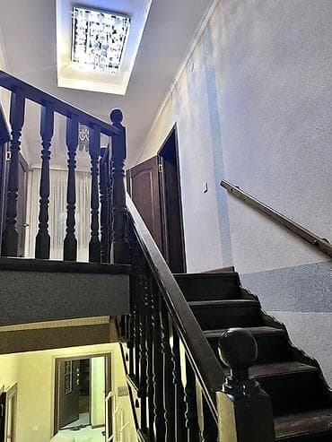 дом красивый: Просторный двухэтажный дом с большим фронтальным крыльцом и широкой — 7