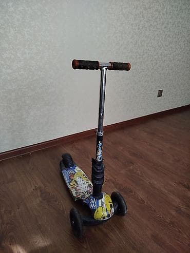 Детский самокат, Трёхколёсный