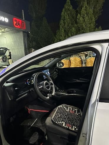 wuling mini ev: BYD E2: 2025 г., Автомат, Электромобиль, Хэтчбэк — 5