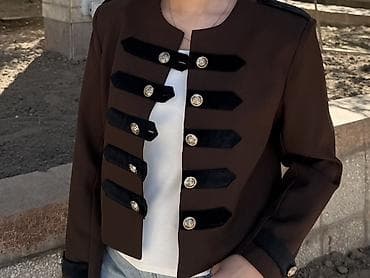 куртки военный: Женский укороченный жакет в милитари-стиле - Фасон: прямой кроп-жакет — 2