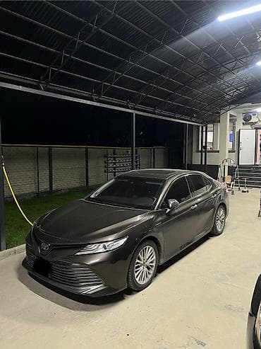 Toyota Camry: 2018 г., 2.5 л, Автомат, Гибрид, Седан
