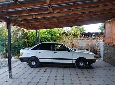 салон автомобиля: Audi 80: 1989 г., 1.8 л, Бензин, Седан — 4