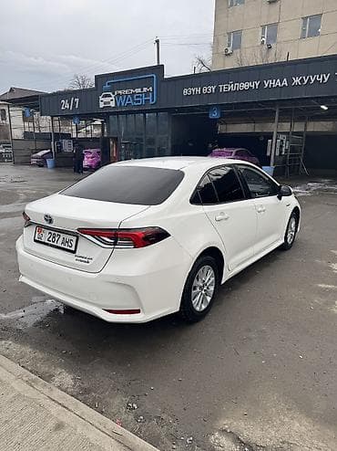 Toyota: Toyota Corolla: 2021 г., 1.8 л, Вариатор, Гибрид, Седан — 6