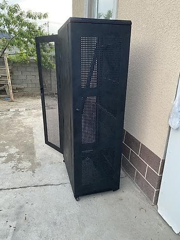 серверные шкафы 20: Напольный телекоммуникационный шкаф (server rack) с перфорированными — 4