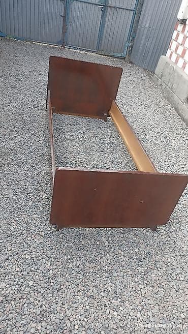 Эки ярустуу керебеттер: Продаю кровать односпальная без матраса,из дерева. длинна 1м96см — 2