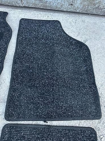 свечи чёрные: Продаю на Тойота РАВ4, II поколение, 5 г. вып. родные полики в салон — 4