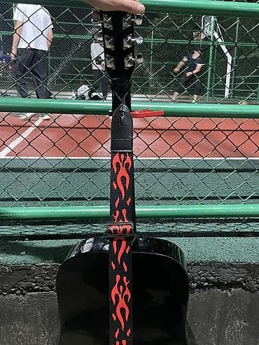 Музыкальные инструменты: Акустическая гитара Squier by Fender, формат корпуса дредноут, цвет — 4