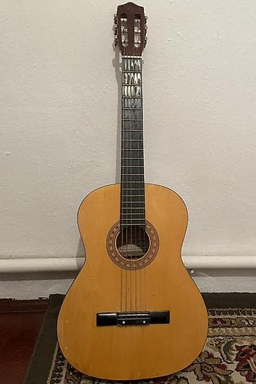 музыкальный гитара: Цена договорная Классическая шестиструнная акустическая гитара. - — 1