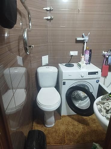 бассейн большой: Сдаётся просторная комната в квартире. Описание: - Светлая комната — 8