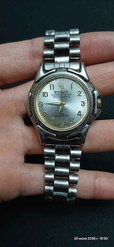 Личные вещи: Наручные часы с аналоговым циферблатом “ROLEX Oyster Perpetual Date — 1